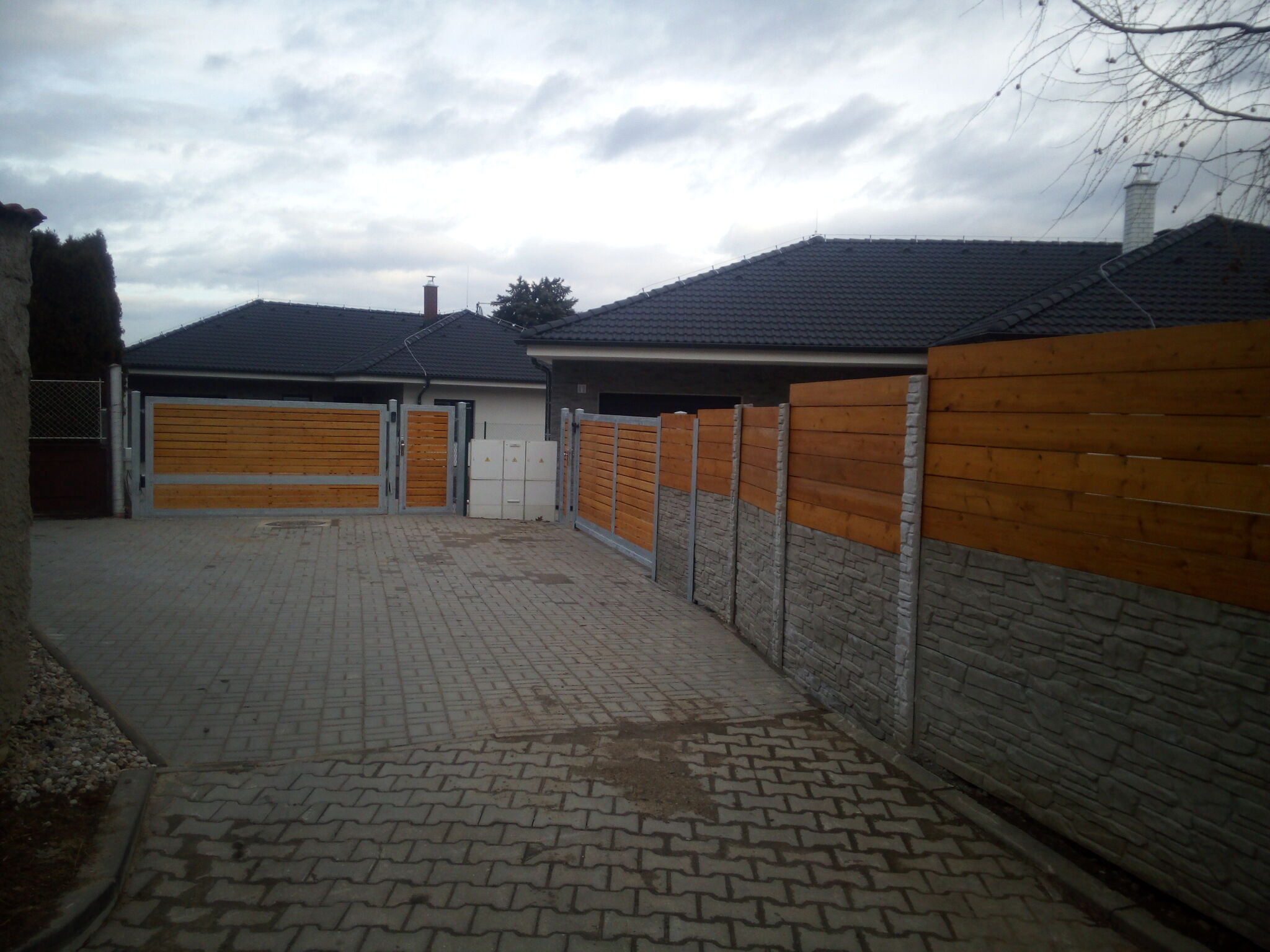 2 X 180M2 BUNGALOVY V CENTRU OBCE OSTRESANY 6.jpg